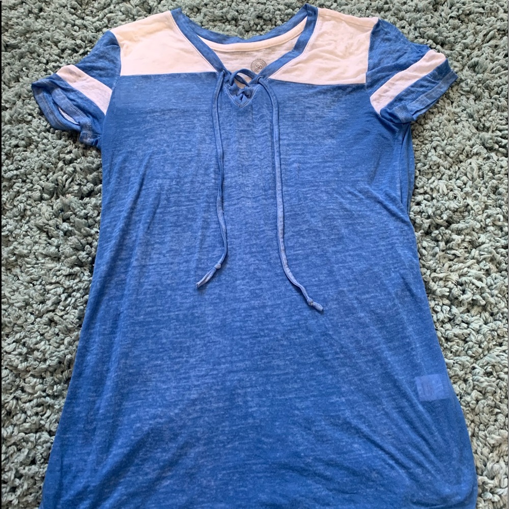 SUPER CUTE LIGHT AND FLOWY TOP